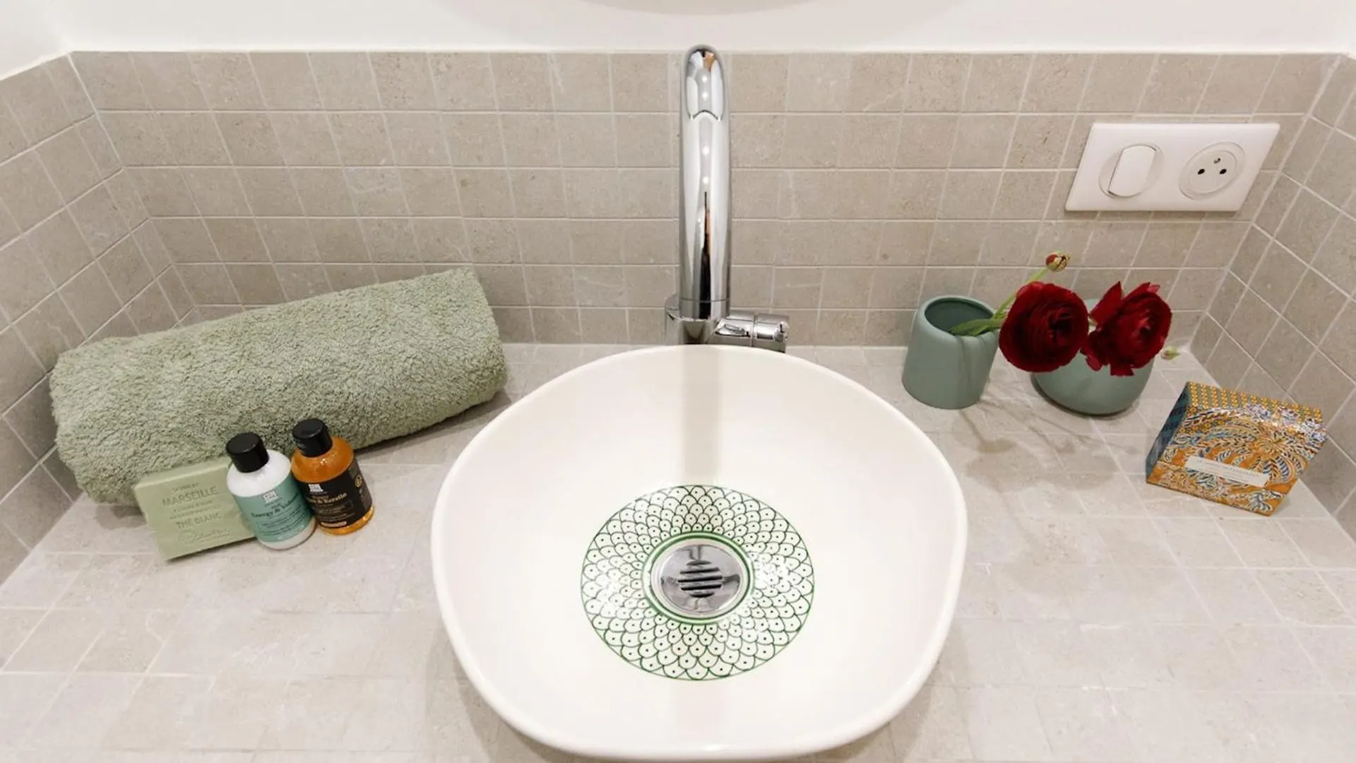 Modern 2 Bedroom Overlooking Cannes Old Port צרפת