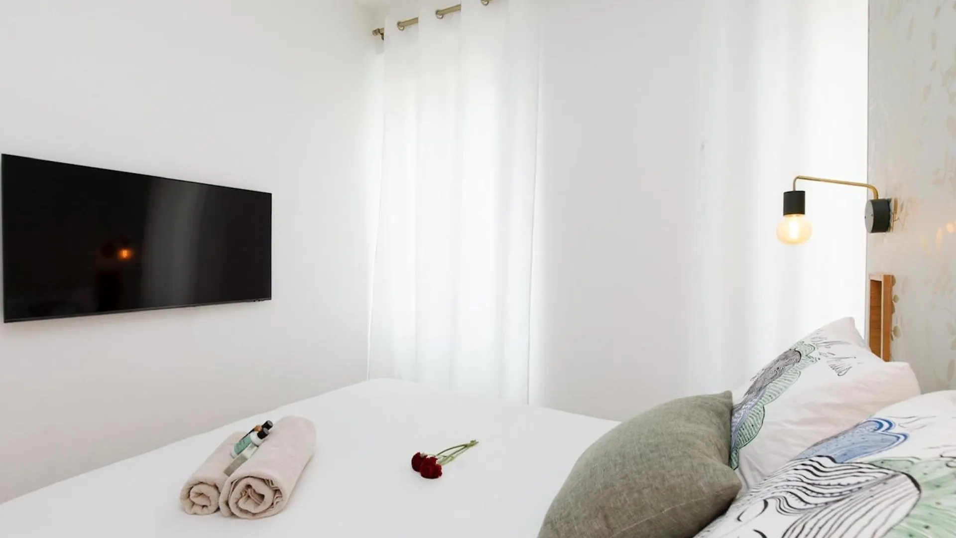 Modern 2 Bedroom Overlooking Cannes Old Port צרפת