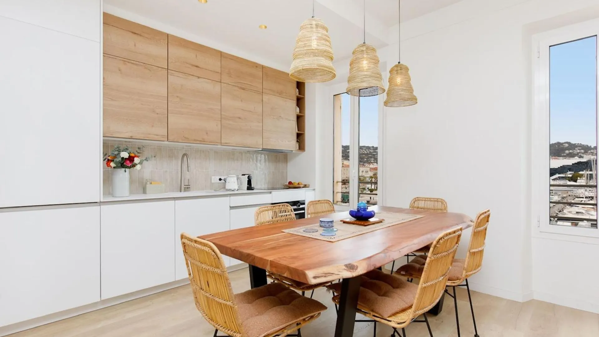 Modern 2 Bedroom Overlooking Cannes Old Port דירה