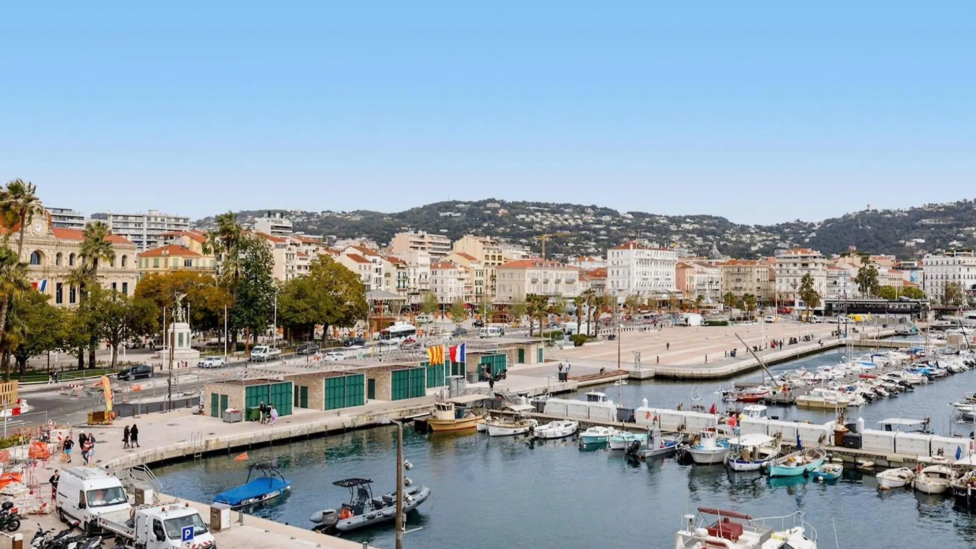 Modern 2 Bedroom Overlooking Cannes Old Port דירה