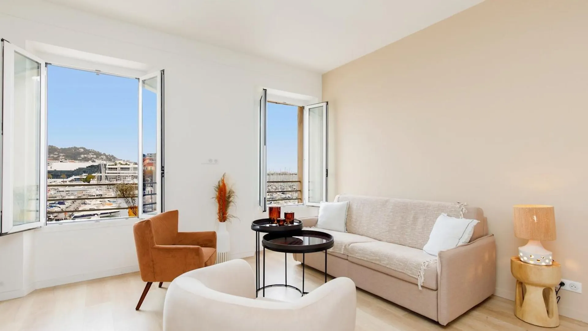 Modern 2 Bedroom Overlooking Cannes Old Port
