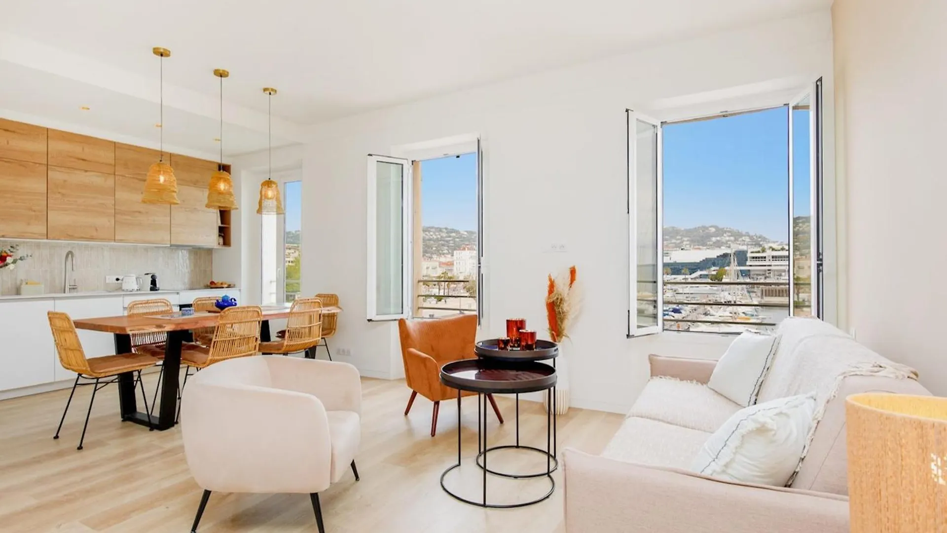 Modern 2 Bedroom Overlooking Cannes Old Port